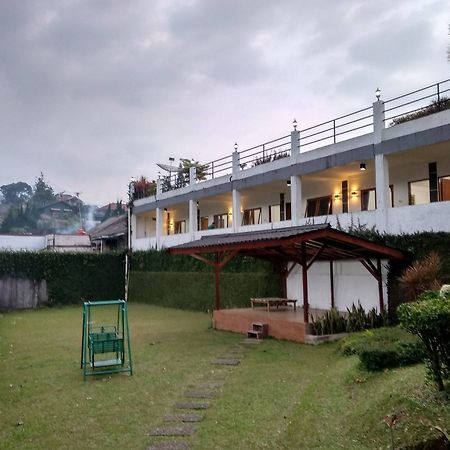 The View Villa Cisarua Exterior foto